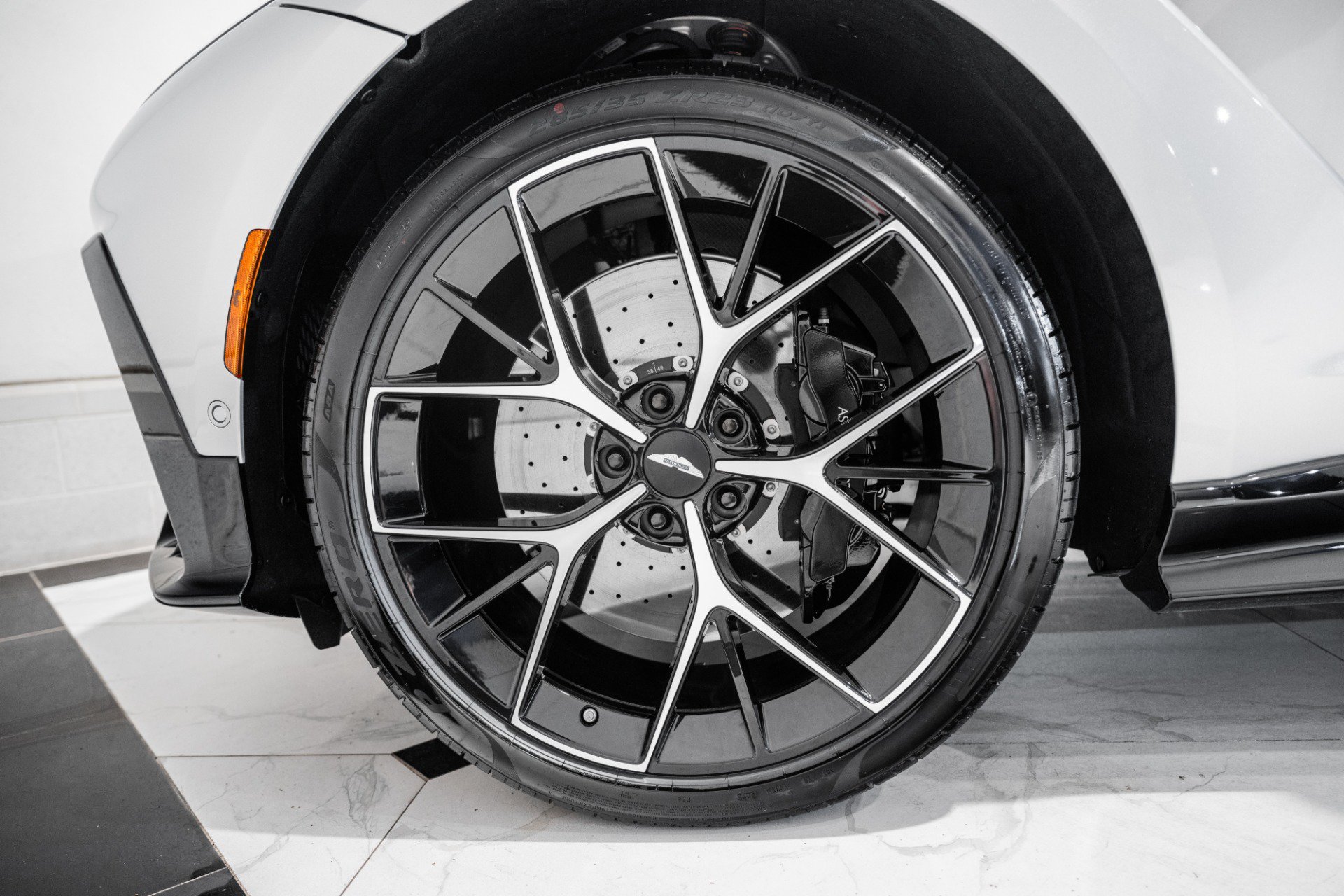 Used 2026 Aston Martin DBX S AWD/4WD image 4