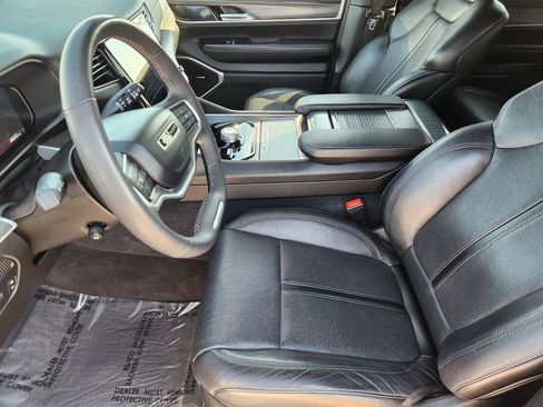 Used 2024 Jeep Wagoneer Series II w/ Flexible Seating Group image 13