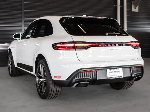 Used 2025 Porsche Macan image 3