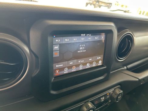 Used 2023 Jeep Gladiator Sport image 7