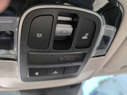 Used 2022 Hyundai Sonata Limited w/ Winter Weather Package FWD image 22