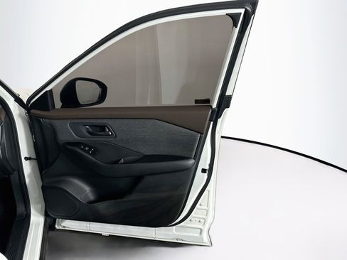 Used 2023 Nissan Rogue S FWD image 31
