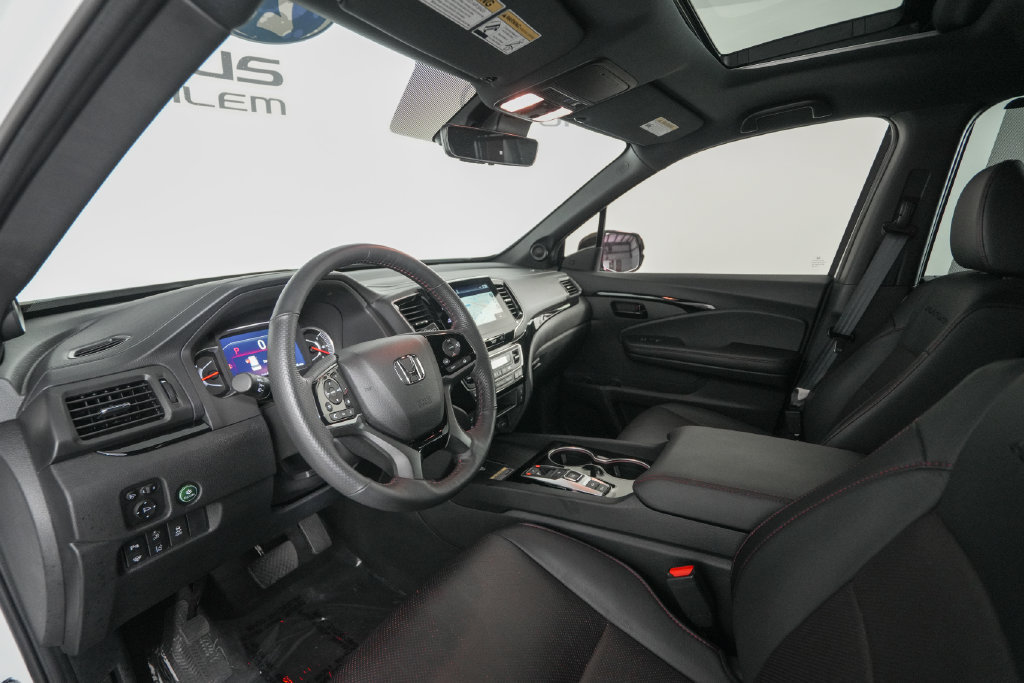 Used 2025 Honda Passport Black Edition image 10