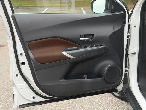 Used 2021 Nissan Kicks SR FWD image 9