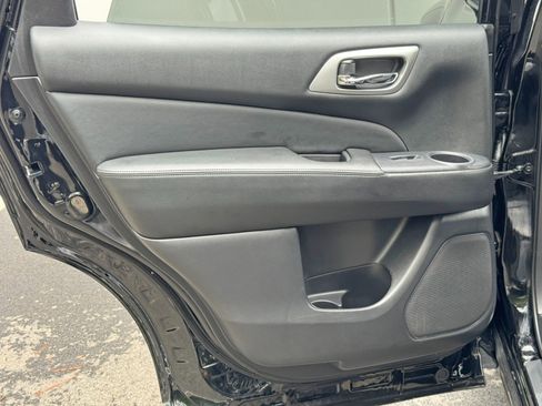 Used 2019 Nissan Pathfinder SV FWD image 38