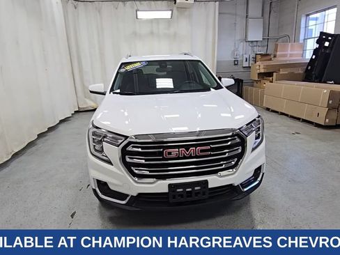 Used 2024 GMC Terrain SLT AWD/4WD image 3
