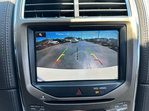 Used 2012 Lincoln MKX FWD image 17