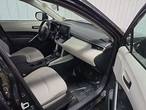 Used 2022 Toyota Corolla Cross L AWD/4WD image 15