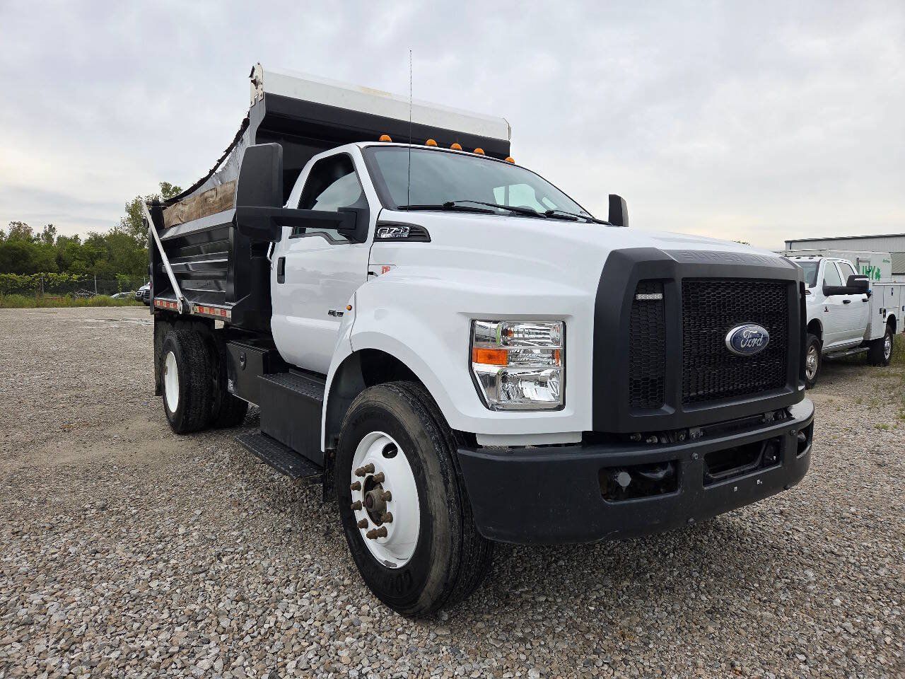 Used 2021 Ford F750 2WD Regular Cab Super Duty image 3