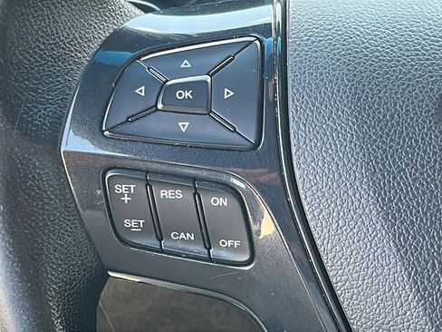 Used 2017 Ford Explorer XLT FWD image 16