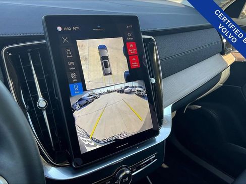 Certified 2025 Volvo XC90 B6 Plus image 29