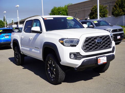 Used 2022 Toyota Tacoma TRD Off-Road w/ Technology Package AWD/4WD image 1