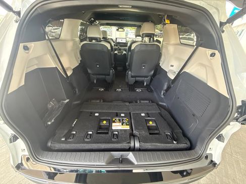 Used 2026 Toyota Sienna Limited FWD image 46