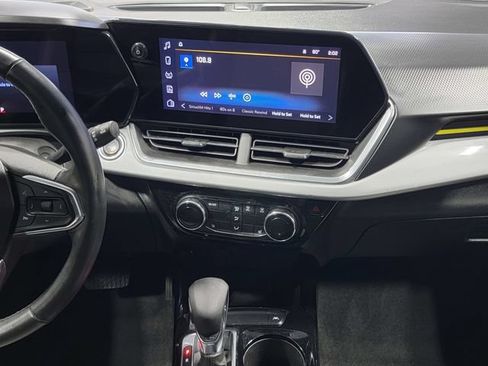 Used 2024 Chevrolet Trax LT w/ Driver Confidence Package FWD image 19