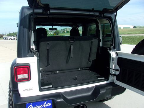 Used 2020 Jeep Wrangler Sport AWD/4WD image 8