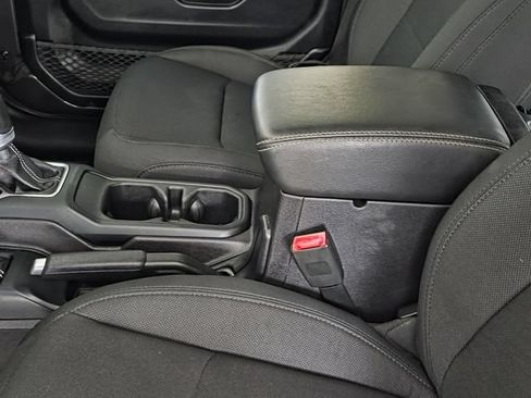 Used 2019 Jeep Wrangler Unlimited Sahara w/ Safety Group AWD/4WD image 8