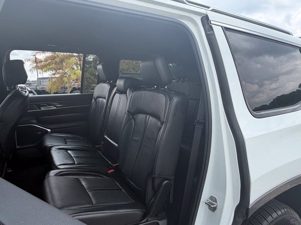 Used 2022 Jeep Wagoneer Series II AWD/4WD image 40