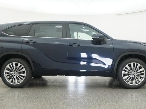 New 2026 Toyota Highlander Platinum image 27