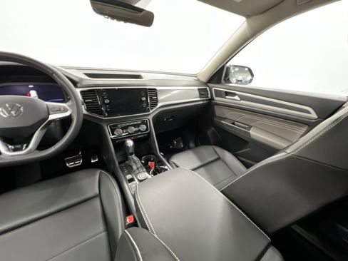 Used 2022 Volkswagen Atlas SEL R-Line image 4