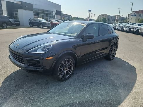 Used 2022 Porsche Cayenne AWD/4WD image 3