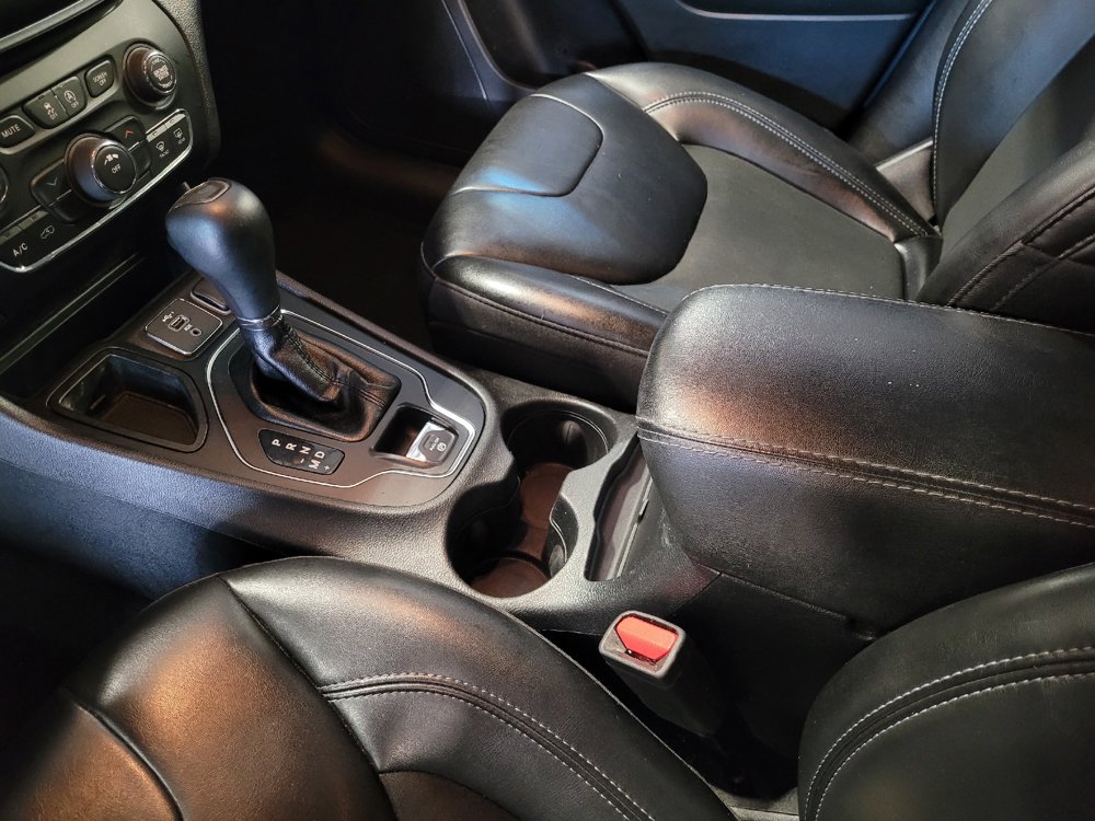 Used 2019 Jeep Cherokee Latitude Plus FWD image 26