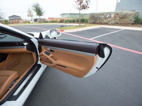 Used 2015 Porsche 911 Turbo S image 38