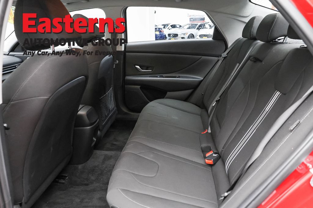 Used 2025 Hyundai Elantra SEL FWD image 22