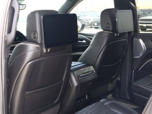 Used 2024 Cadillac Escalade ESV Sport Platinum w/ LPO, ONYX Package AWD/4WD image 20