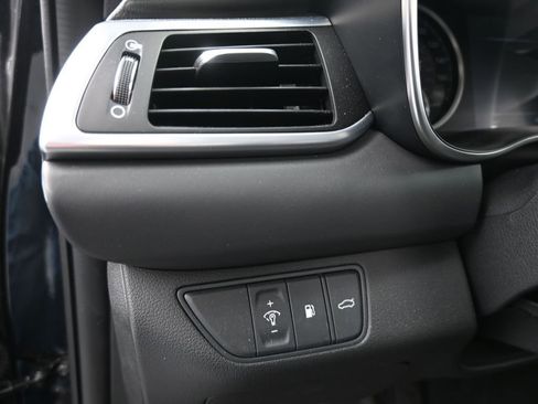 Used 2023 Genesis G70 2.0T image 16