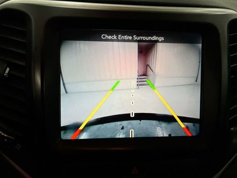 Used 2015 Jeep Cherokee Trailhawk AWD/4WD image 15