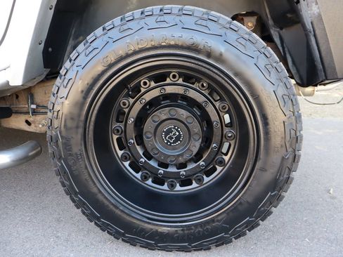 Used 2009 HUMMER H2 Luxury AWD/4WD image 39