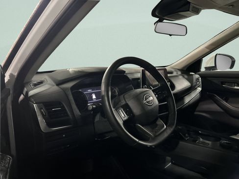 Used 2025 Nissan Rogue SV image 28