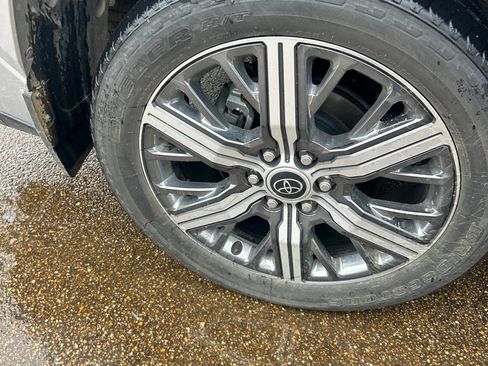 Used 2023 Toyota Sequoia Capstone AWD/4WD image 7