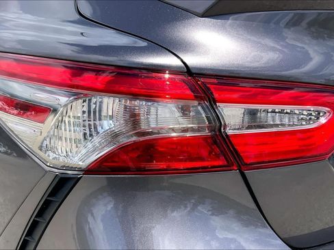 Used 2019 Toyota Camry SE w/ Convenience Package FWD image 28