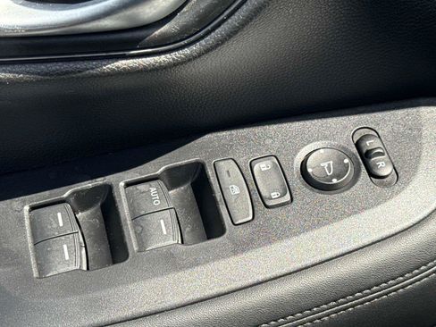 Certified 2023 Honda HR-V LX image 17