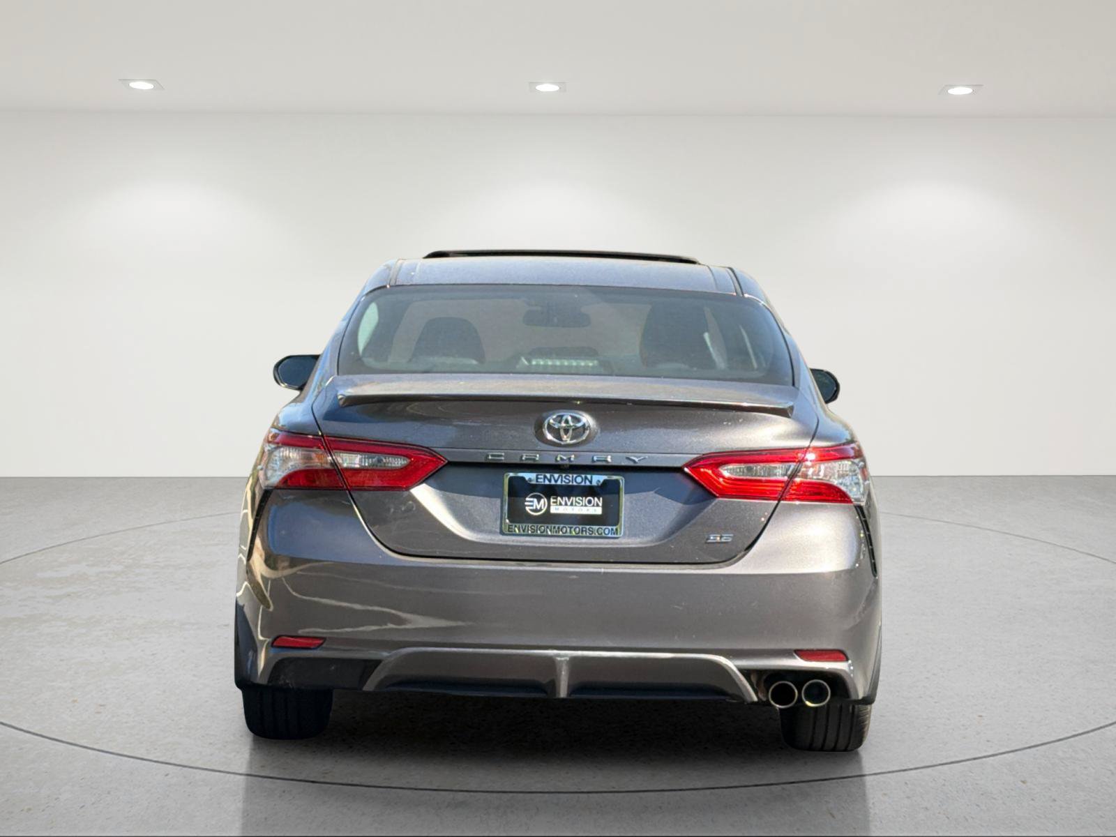 Used 2018 Toyota Camry SE w/ Moonroof Package FWD image 3