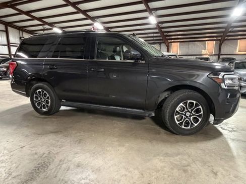 Used 2024 Ford Expedition XLT image 5