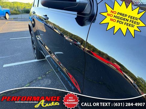 Used 2019 Jeep Grand Cherokee Laredo AWD/4WD image 18