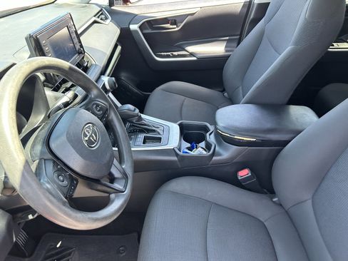 Used 2020 Toyota RAV4 LE w/ Carpet Mat Package FWD image 26