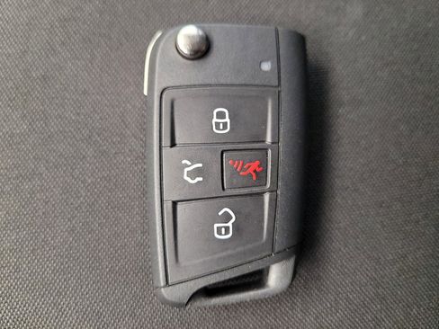 Used 2020 Volkswagen Tiguan S image 32