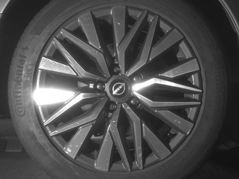Used 2025 Nissan Altima 2.5 SV FWD image 15