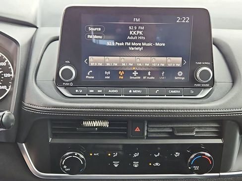 Used 2025 Nissan Rogue S image 15