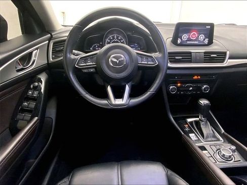 Used 2018 MAZDA MAZDA3 Touring FWD image 11