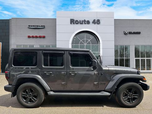 Used 2020 Jeep Wrangler Unlimited Sahara AWD/4WD image 6