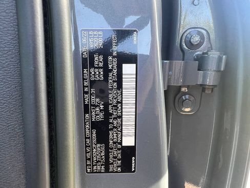 Used 2023 Volvo XC40 B4 Core w/ Convenience Package FWD image 12