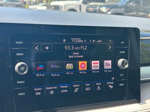 Certified 2025 Volkswagen Taos SE w/ Panoramic Sunroof Package FWD image 14