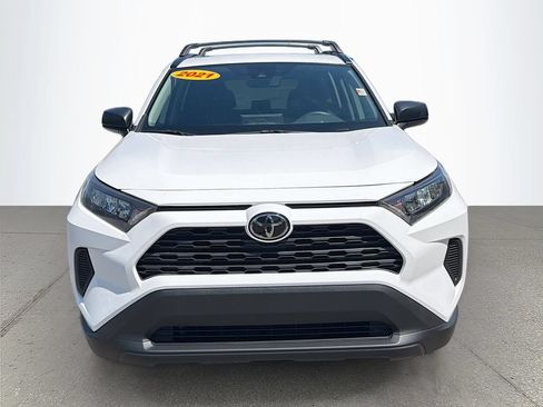 Used 2021 Toyota RAV4 LE FWD image 9