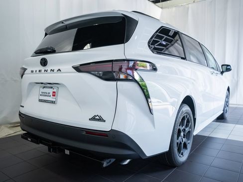 New 2026 Toyota Sienna XLE Woodland Edition AWD/4WD image 4