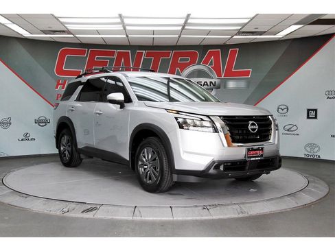 New 2025 Nissan Pathfinder SV image 1