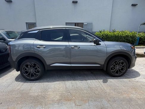 Used 2025 Nissan Kicks SR FWD image 7